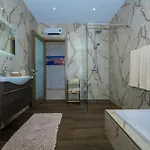 شقة Clifftop Modern المليحة