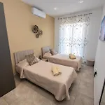 Clifftop Modern شقة