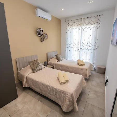 Clifftop Modern Apartman