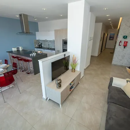 Clifftop Modern Апартаменты *