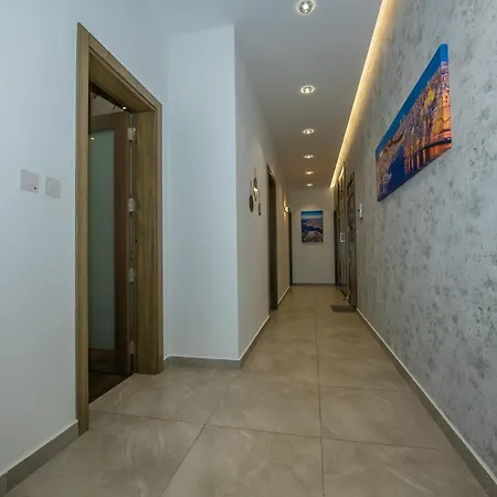 Clifftop Modern Apartment *