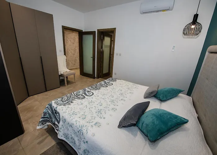 شقة Clifftop Modern المليحة