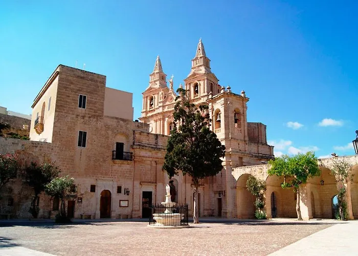 Clifftop Modern * المليحة